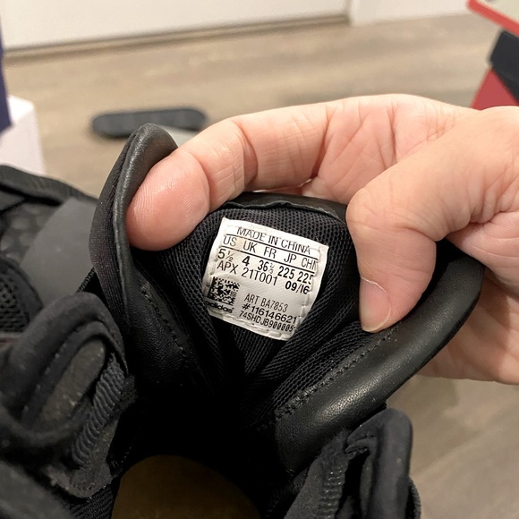 Y-3 boots - Picture 4 of 4